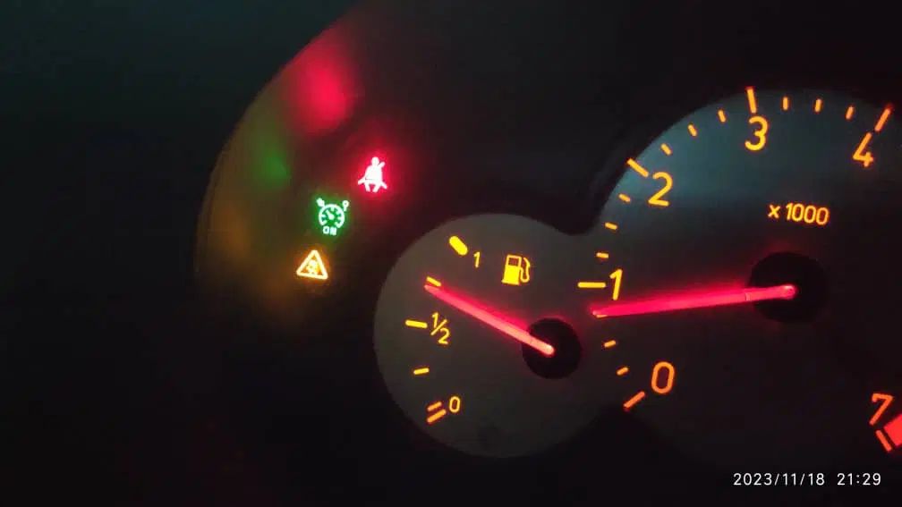 پژو ۲۰۶ صندوق دار v8 - 1390