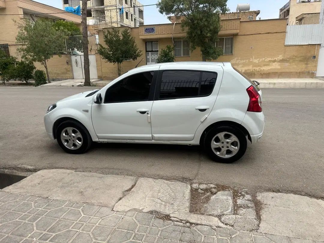 رنو ساندرو اتوماتیک - 1396