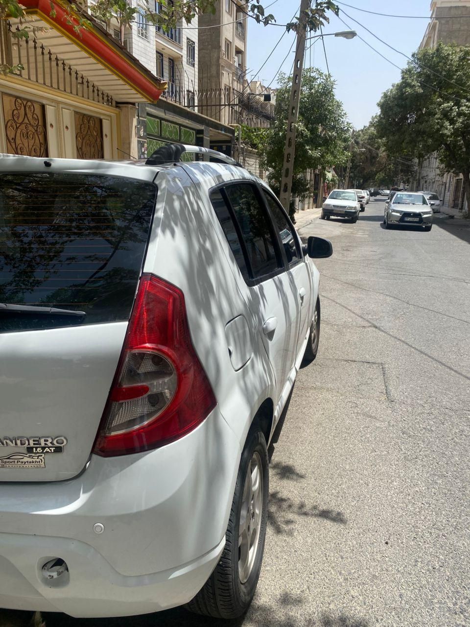 رنو ساندرو اتوماتیک - 1395