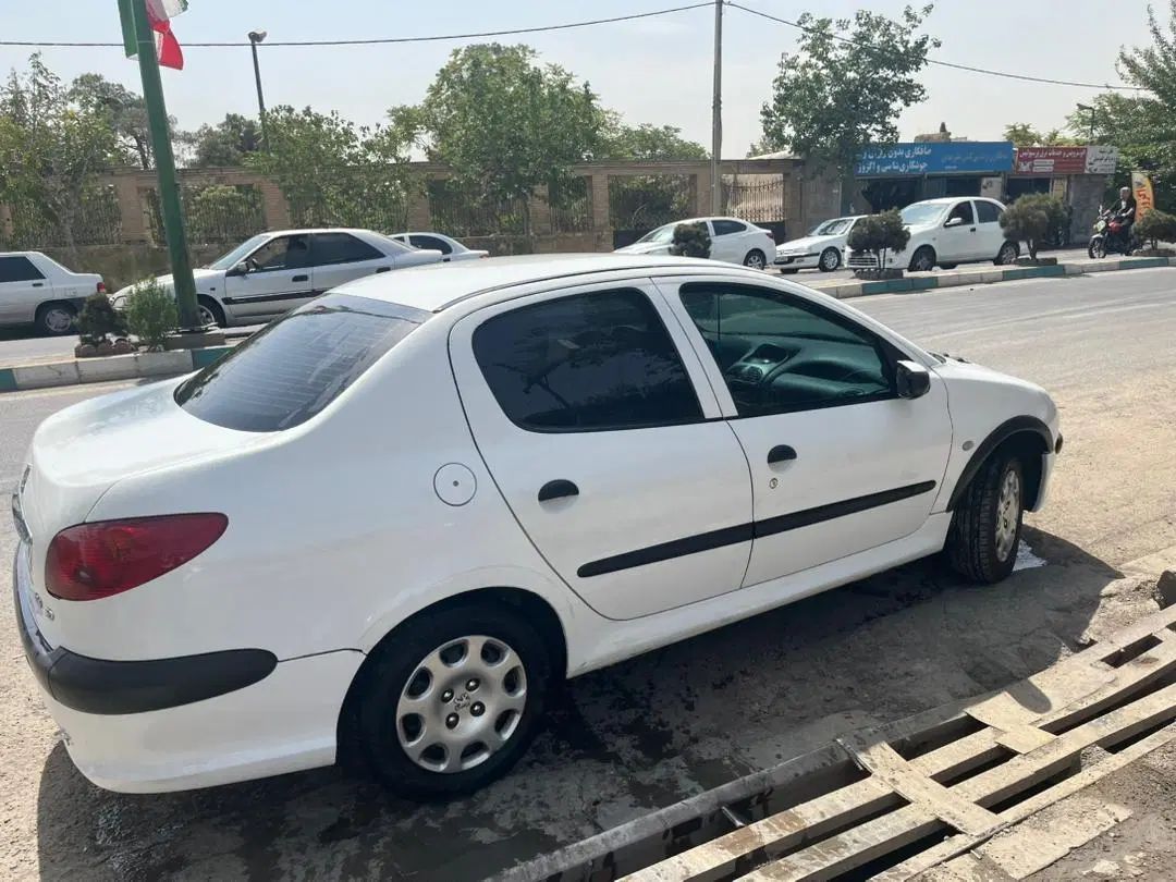 پژو ۲۰۶ صندوق دار v8 - 1396