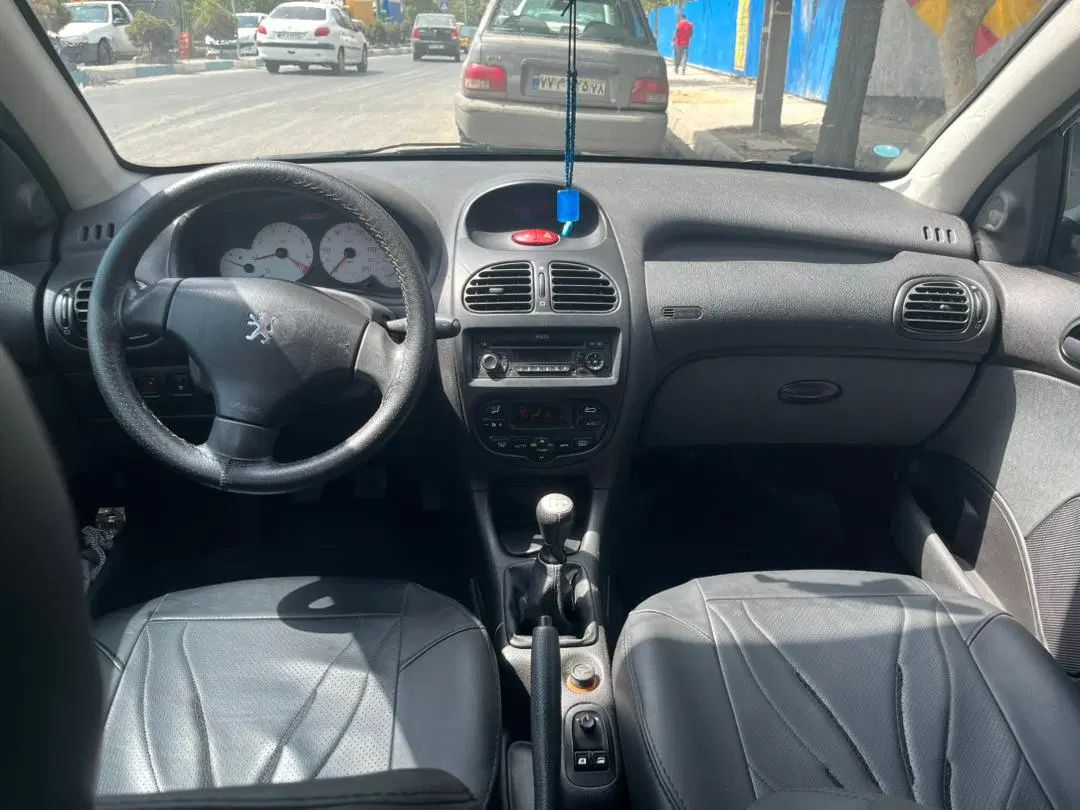 پژو ۲۰۶ صندوق دار v8 - 1396