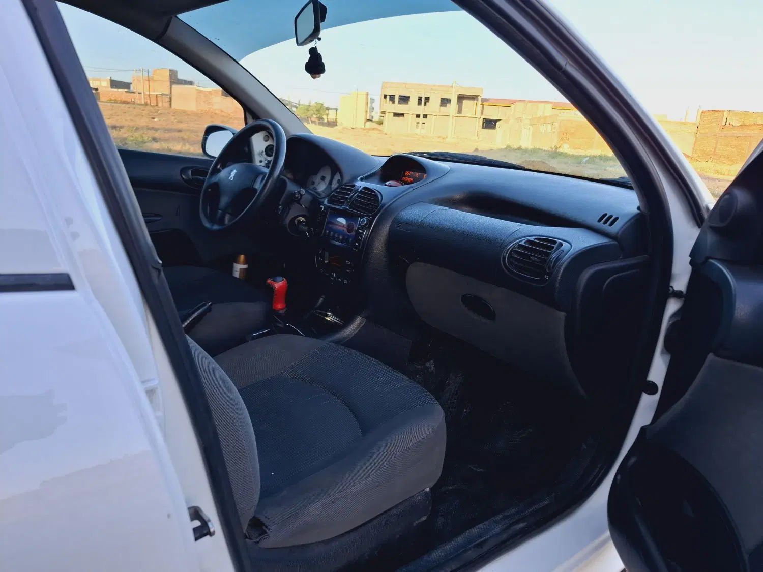 پژو ۲۰۶ صندوق دار v8 - 1393