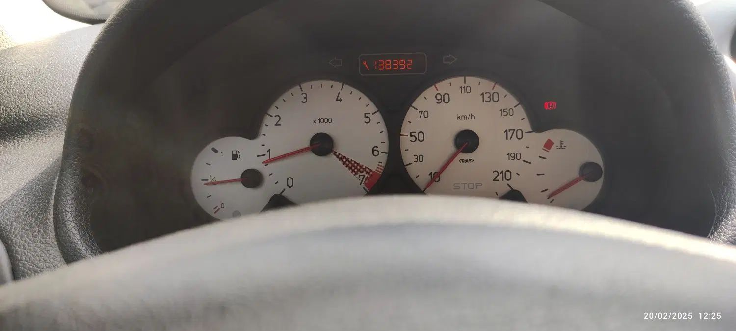 پژو ۲۰۶ صندوق دار v8 - 1397