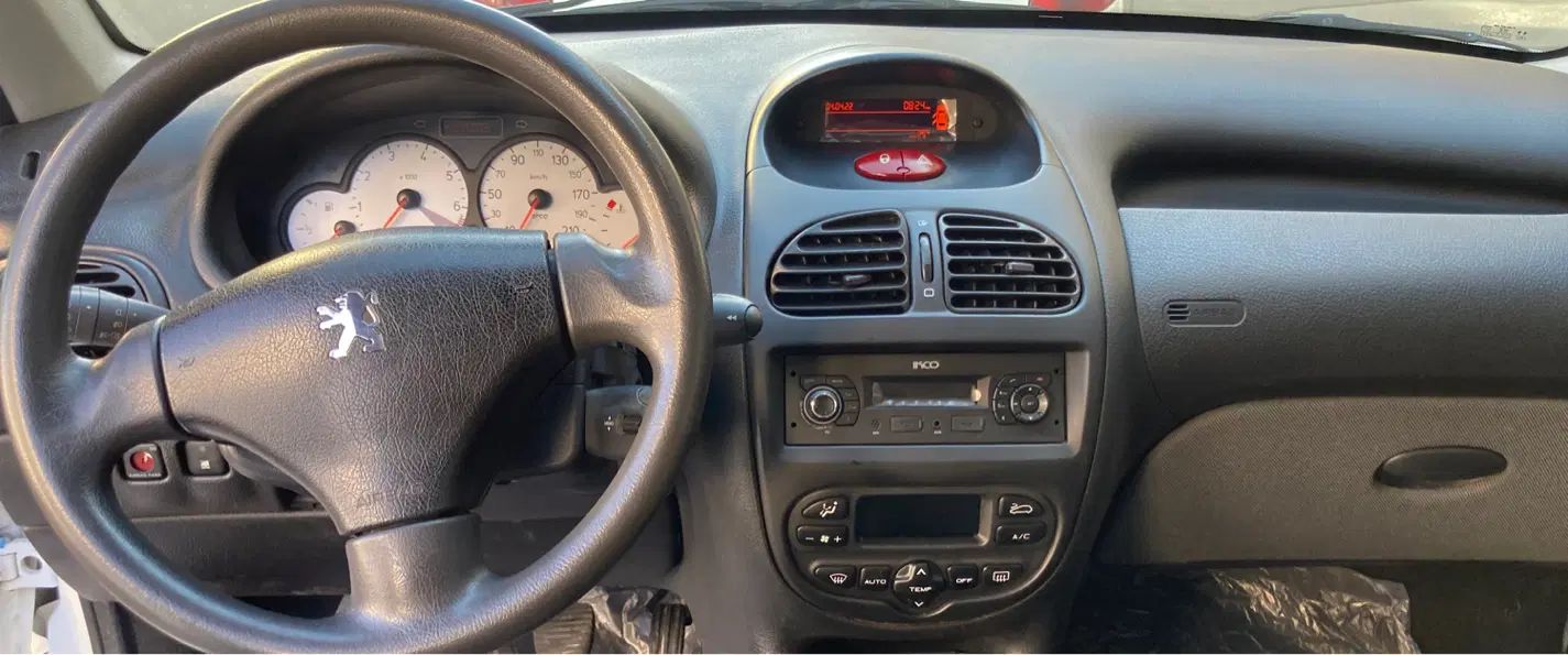 پژو ۲۰۶ صندوق دار v8 - 1400