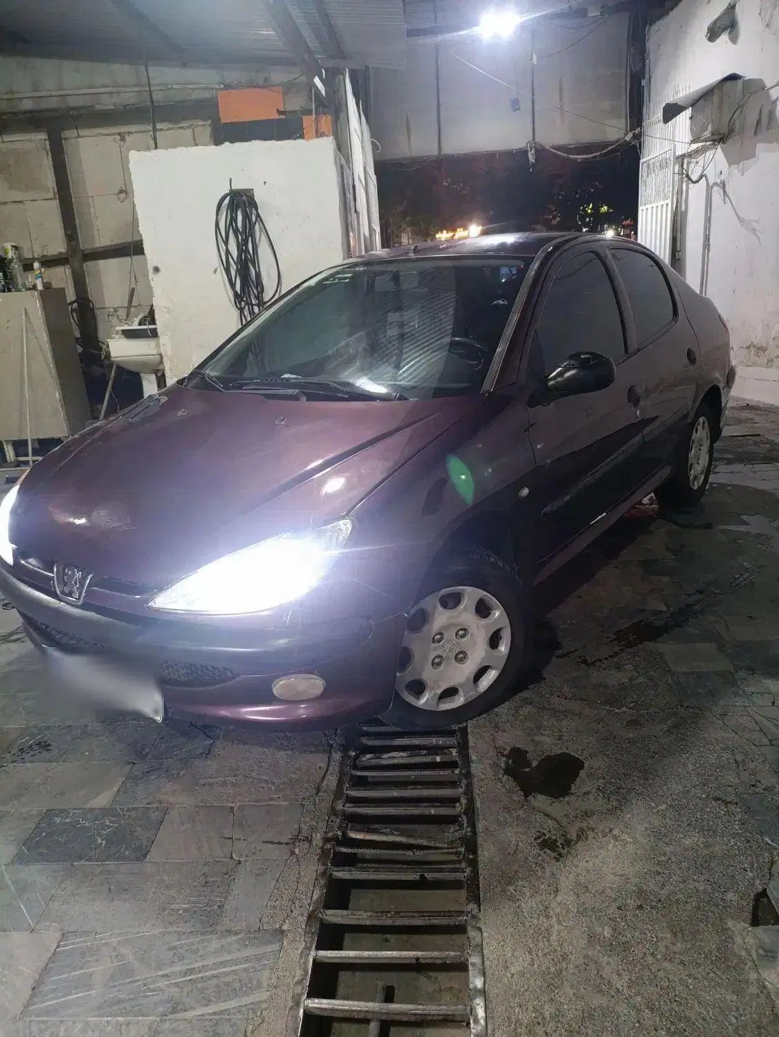 پژو ۲۰۶ صندوق دار v8 - 1396
