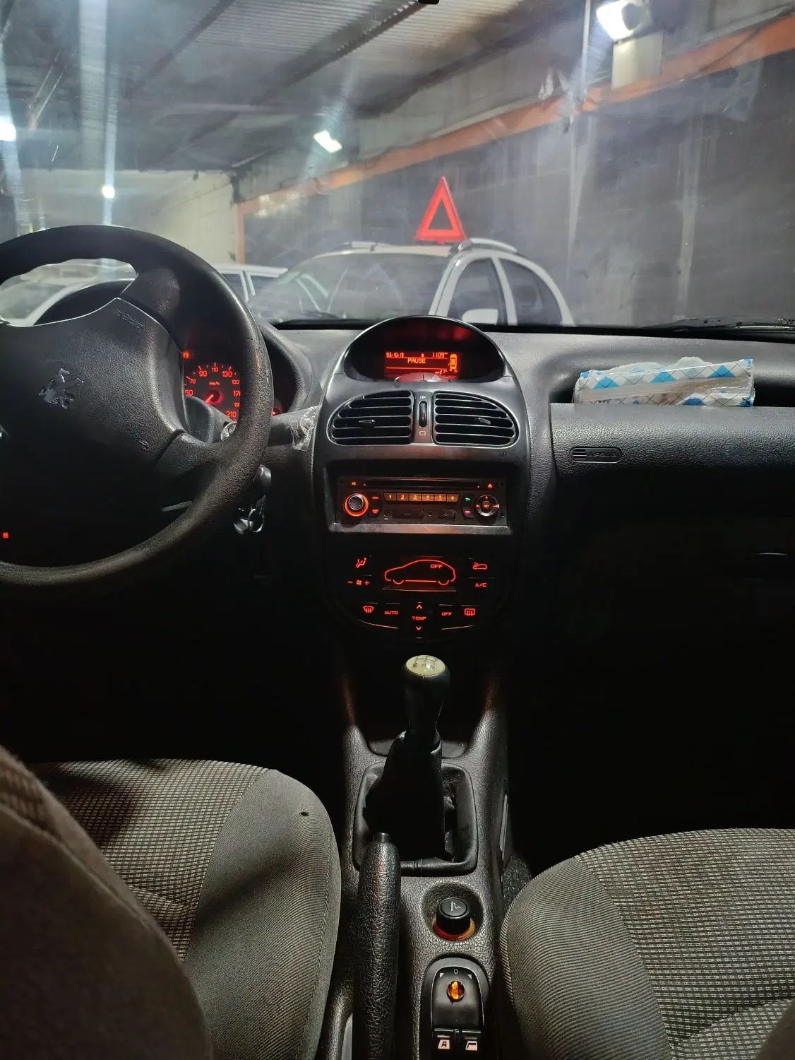 پژو ۲۰۶ صندوق دار v8 - 1396