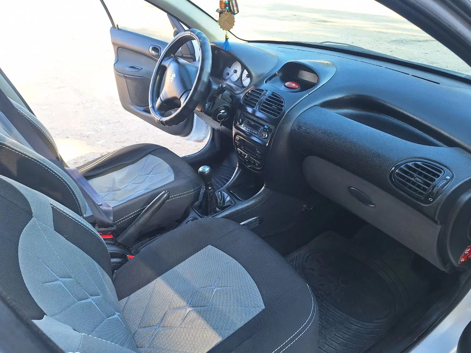 پژو ۲۰۶ صندوق دار v8 - 1398