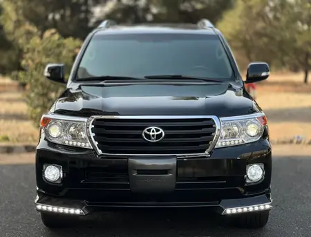 تویوتا لندکروز GXR نسل ۵ - 2012