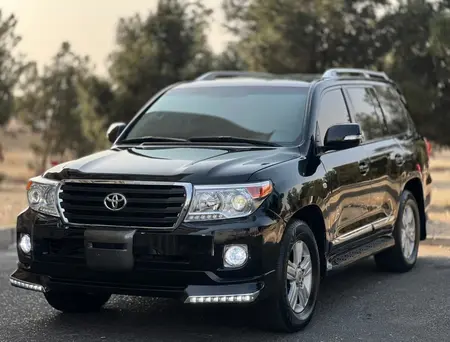 تویوتا لندکروز GXR نسل ۵ - 2012