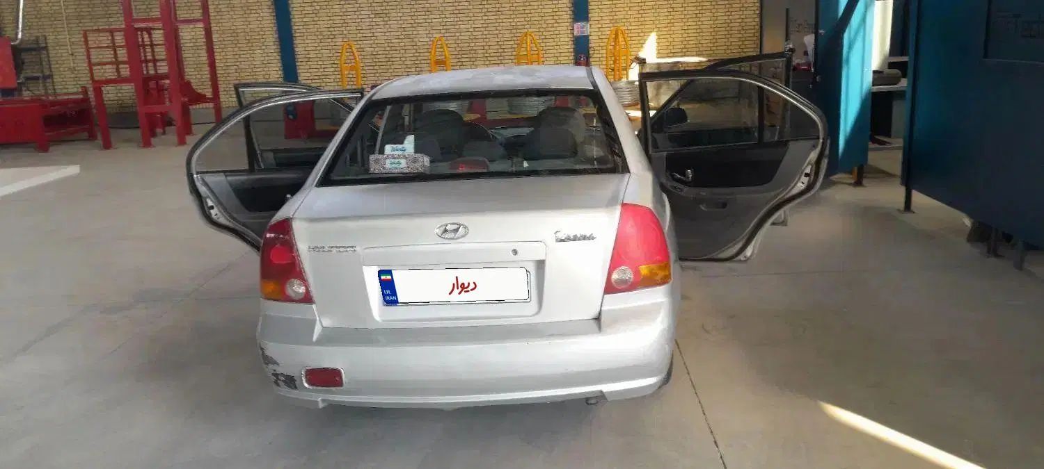 هیوندای ورنا دنده‌ ای - 1383