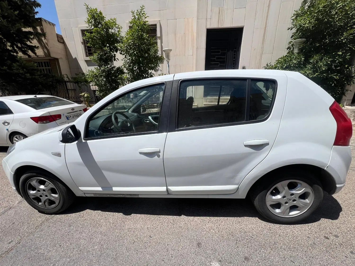 رنو ساندرو اتوماتیک - 1395