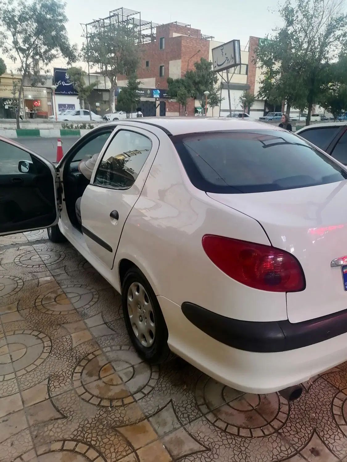 پژو ۲۰۶ صندوق دار v8 - 1393