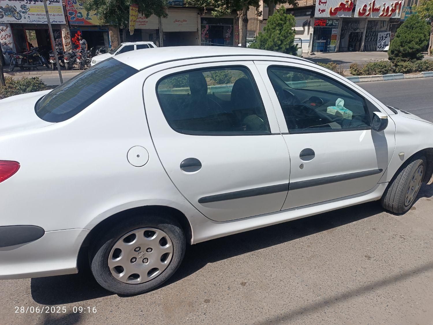 پژو ۲۰۶ صندوق دار v8 - 1394