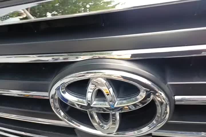 تویوتا لندکروز VXR نسل ۵ - 2013