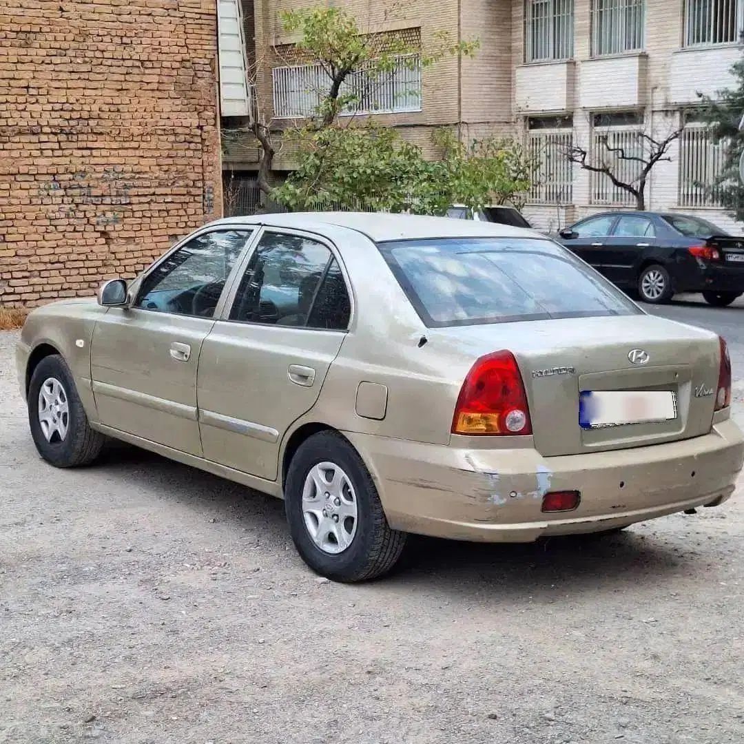 هیوندای ورنا دنده‌ ای - 1383