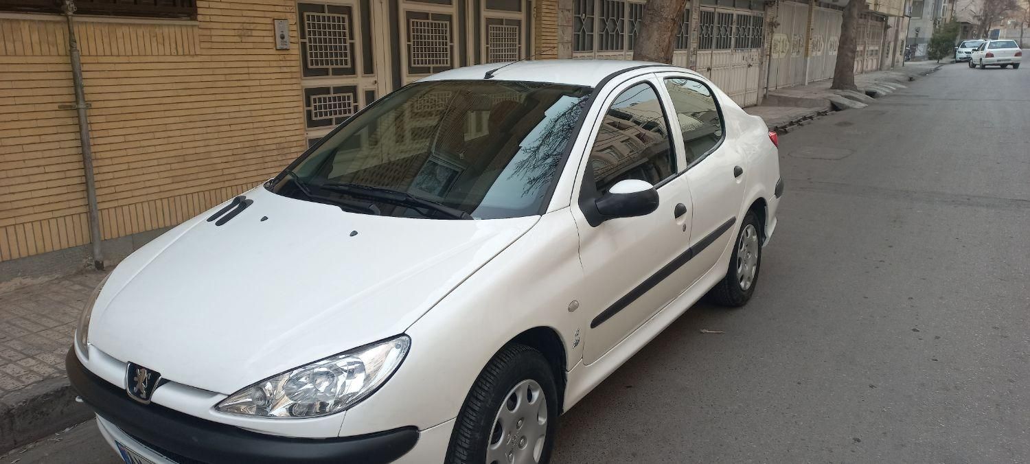 پژو ۲۰۶ صندوق دار v8 - 1397