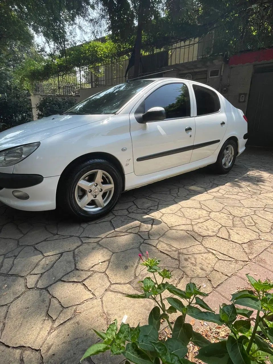 پژو ۲۰۶ صندوق دار v8 - 1396