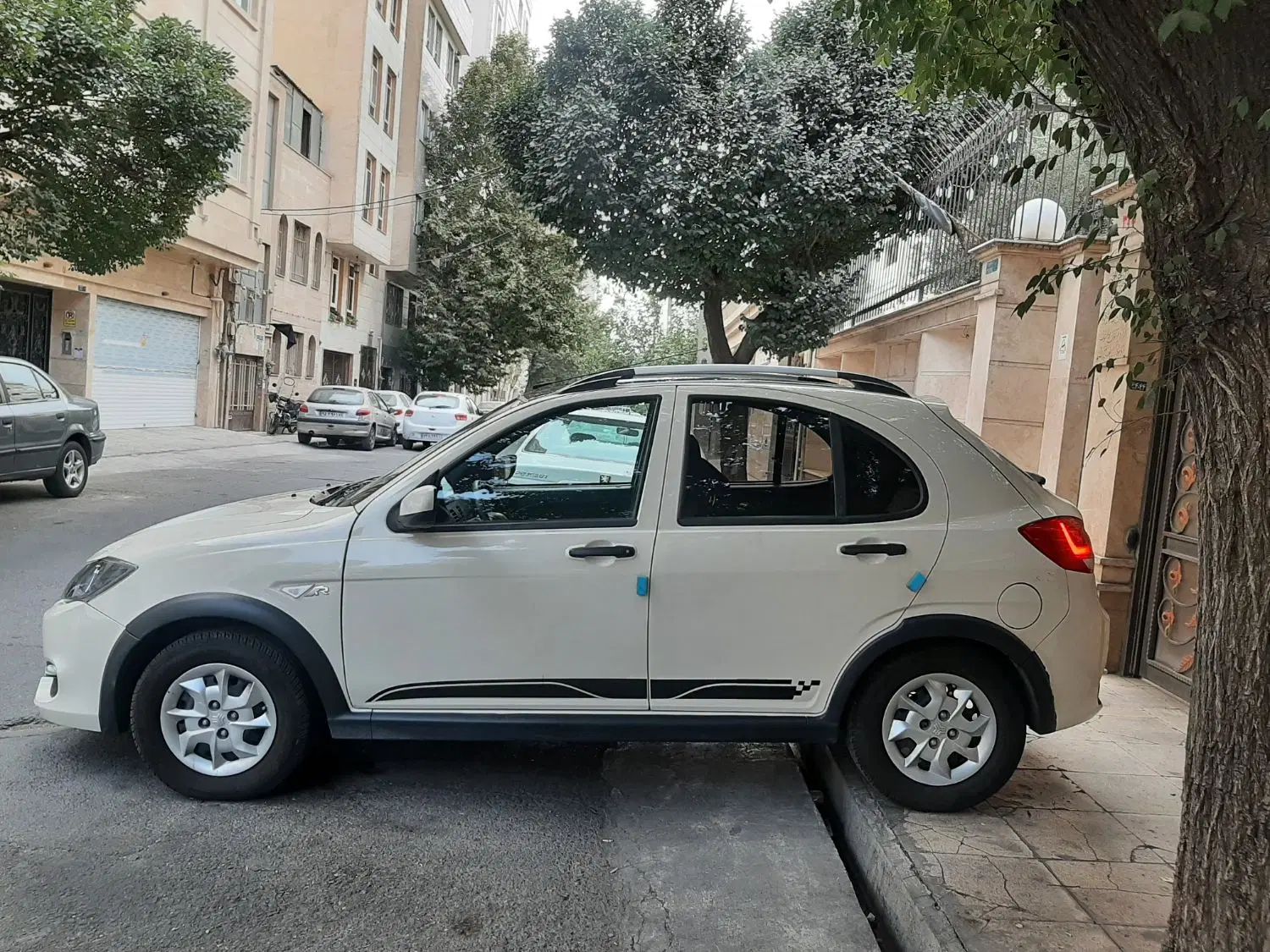 خودرو کوییک، R آگهی ann_19890858