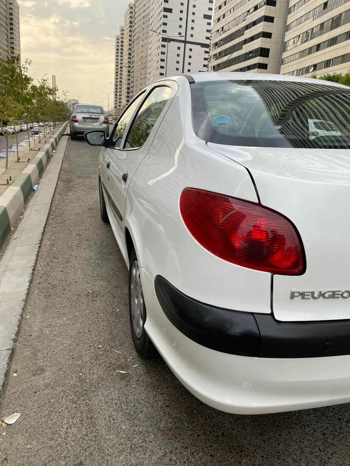 پژو ۲۰۶ صندوق دار v8 - 1389