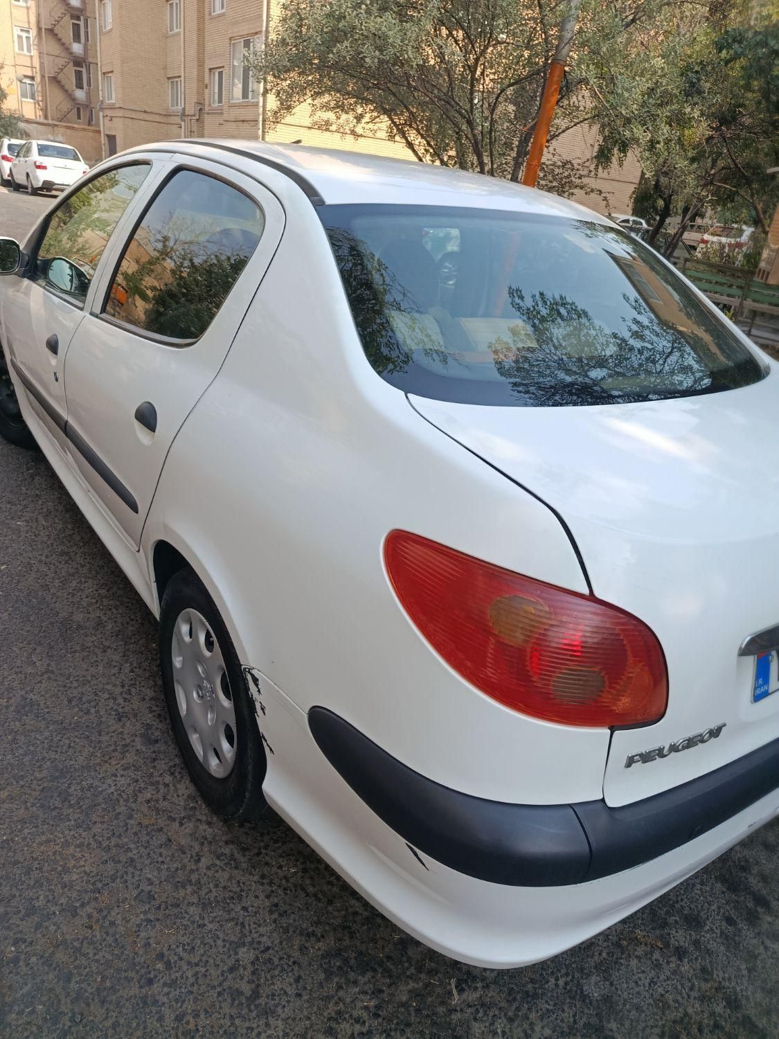پژو ۲۰۶ صندوق دار v8 - 1393