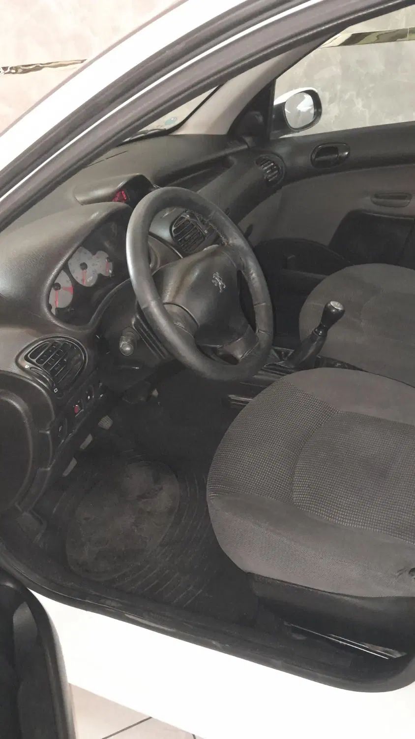 پژو ۲۰۶ صندوق دار v8 - 1396
