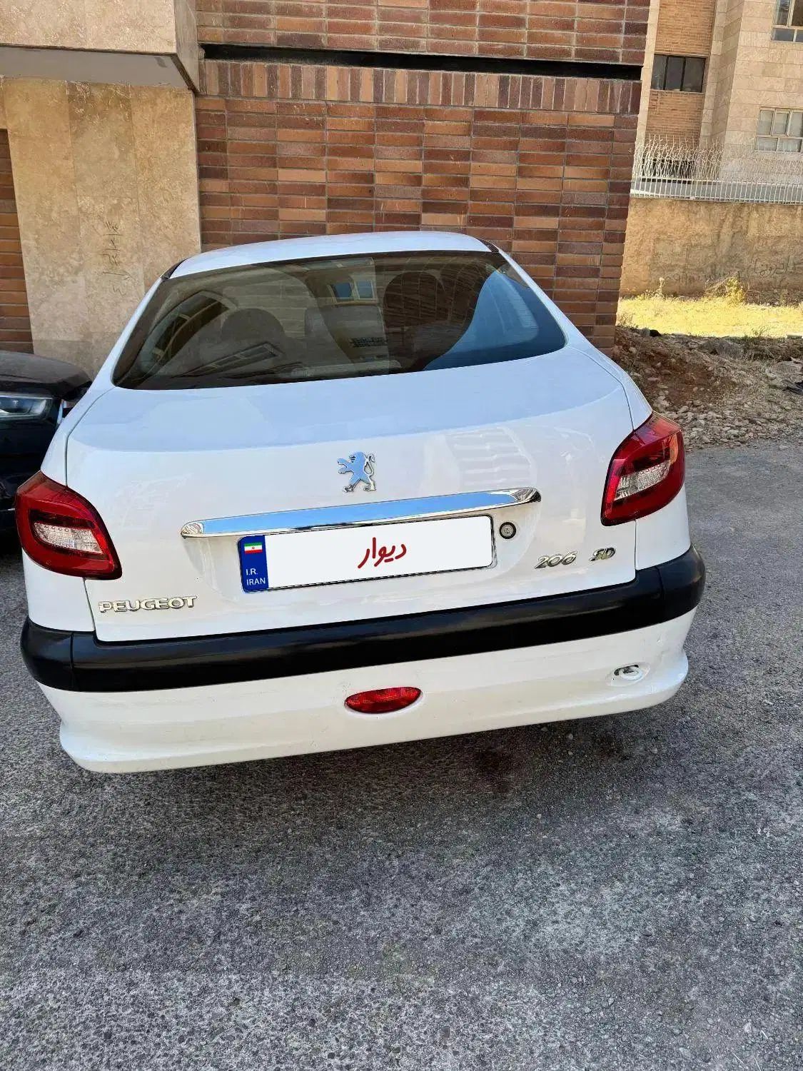 پژو ۲۰۶ صندوق دار v8 - 1390