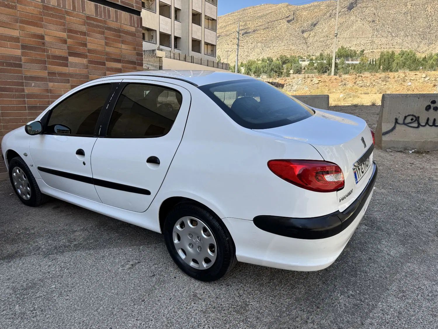 پژو ۲۰۶ صندوق دار v8 - 1390