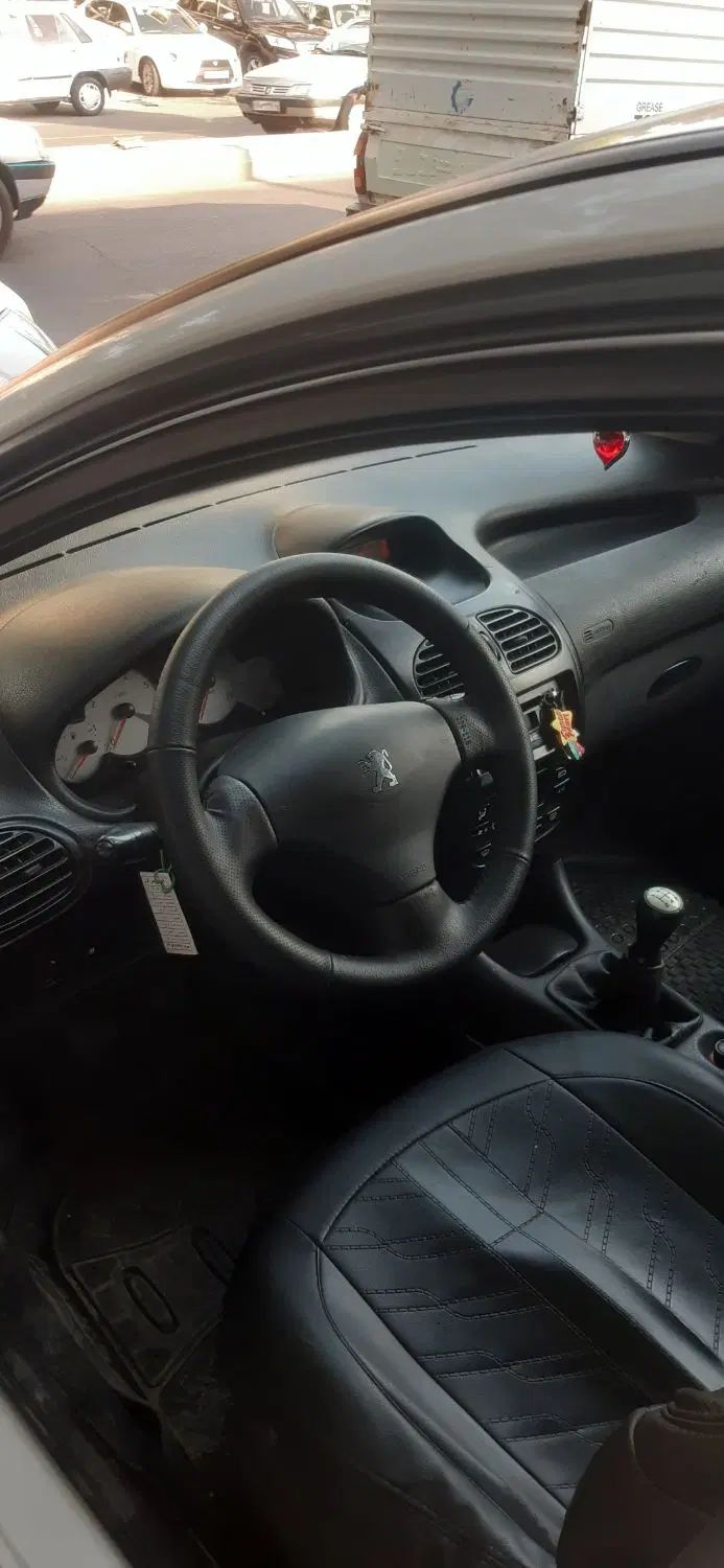 پژو ۲۰۶ صندوق دار v8 - 1396
