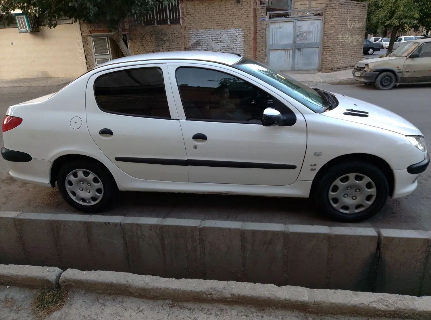 پژو ۲۰۶ صندوق دار v8 - 1390