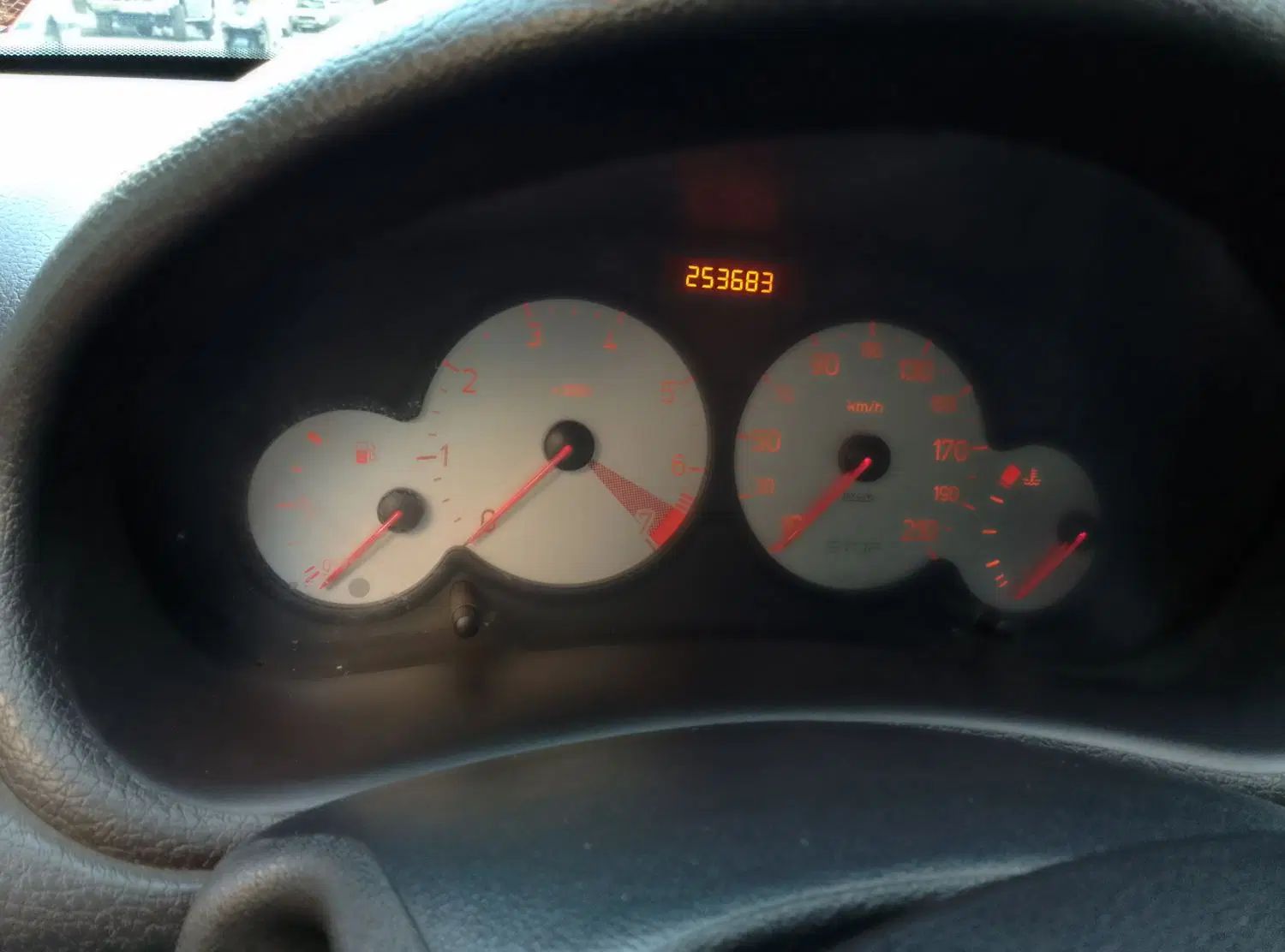 پژو ۲۰۶ صندوق دار v8 - 1390