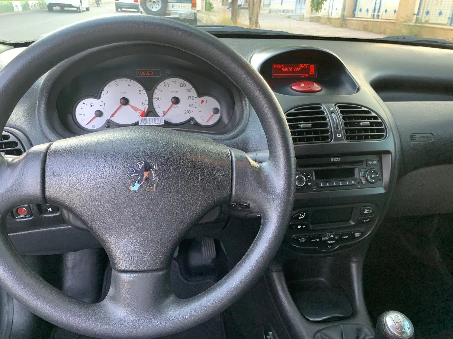 پژو ۲۰۶ صندوق دار v8 - 1398