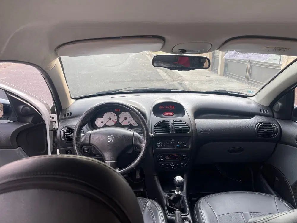 پژو ۲۰۶ صندوق دار v8 - 1399