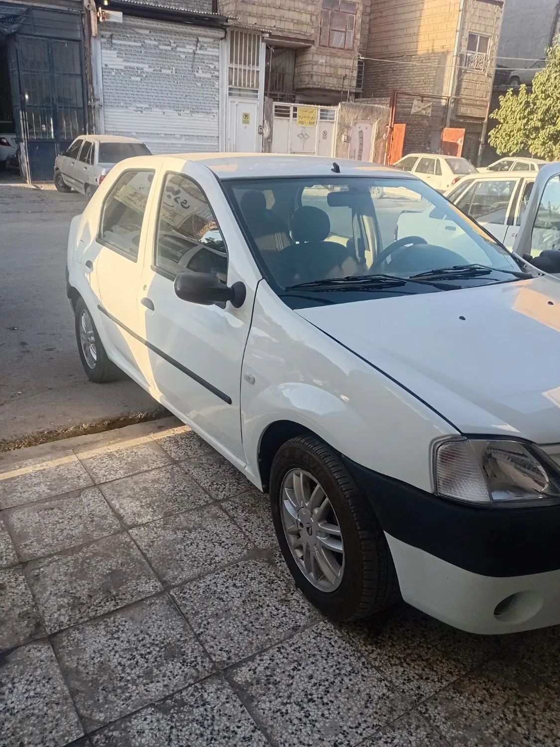 خودرو رنو، تندر 90 آگهی ann_19900104