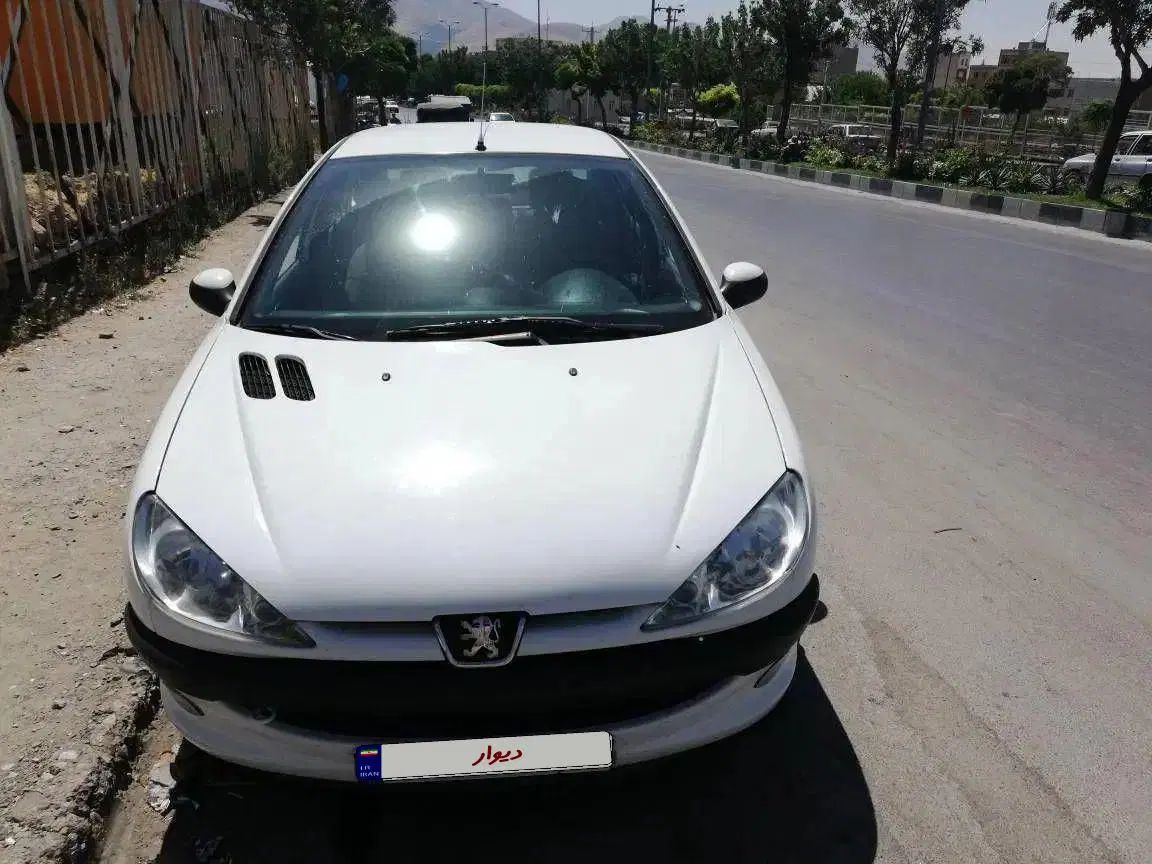 پژو ۲۰۶ صندوق دار v8 - 1393