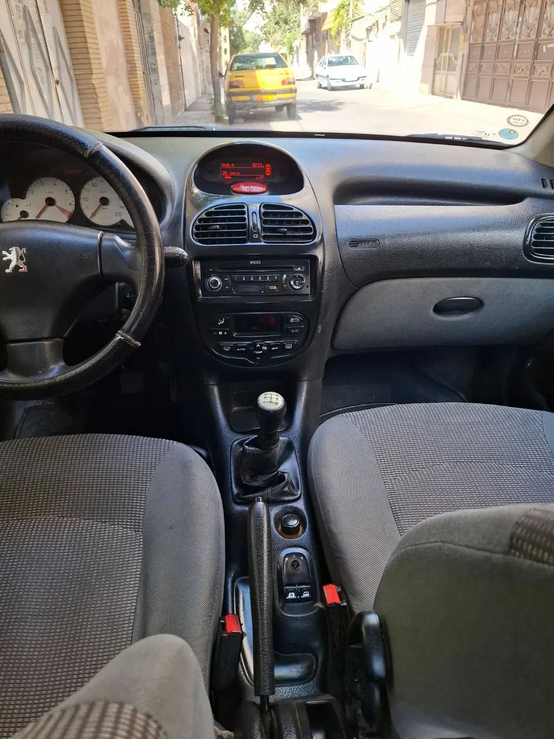 پژو ۲۰۶ صندوق دار v8 - 1395