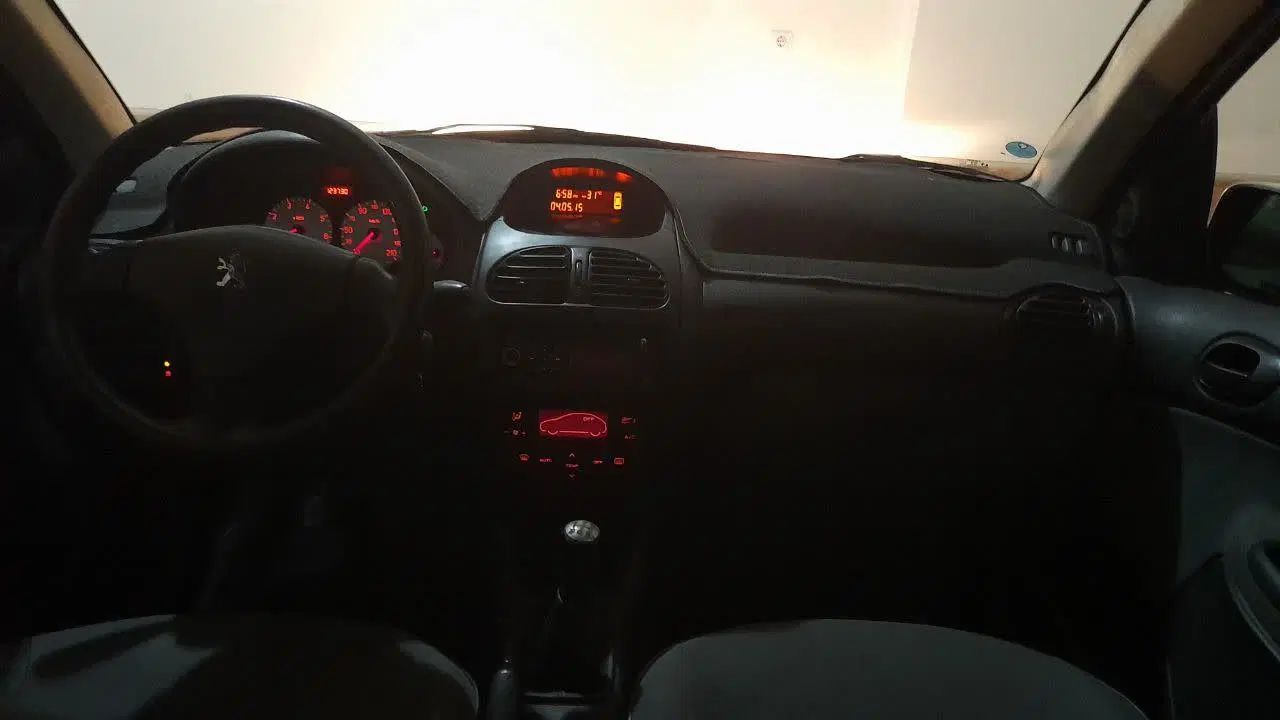پژو ۲۰۶ صندوق دار v8 - 1392