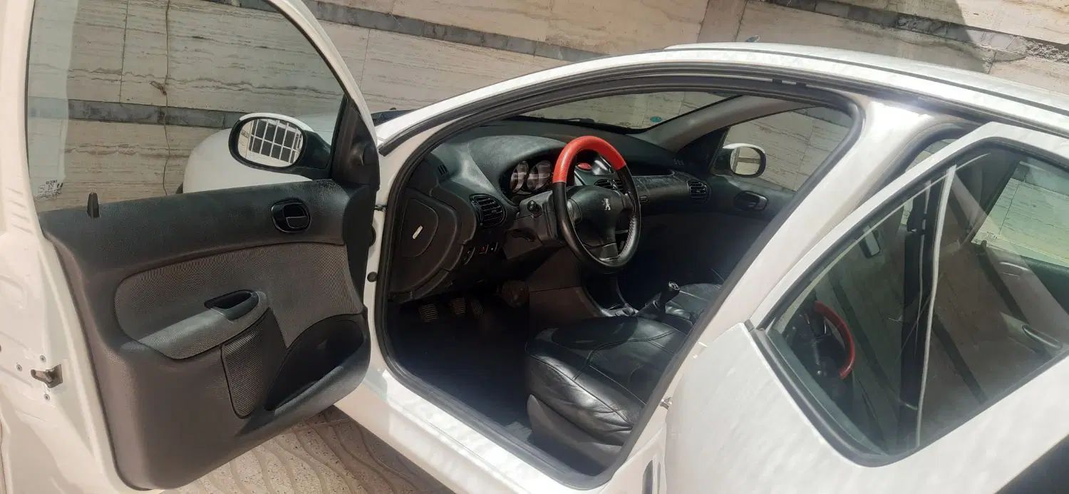 پژو ۲۰۶ صندوق دار v8 - 1396