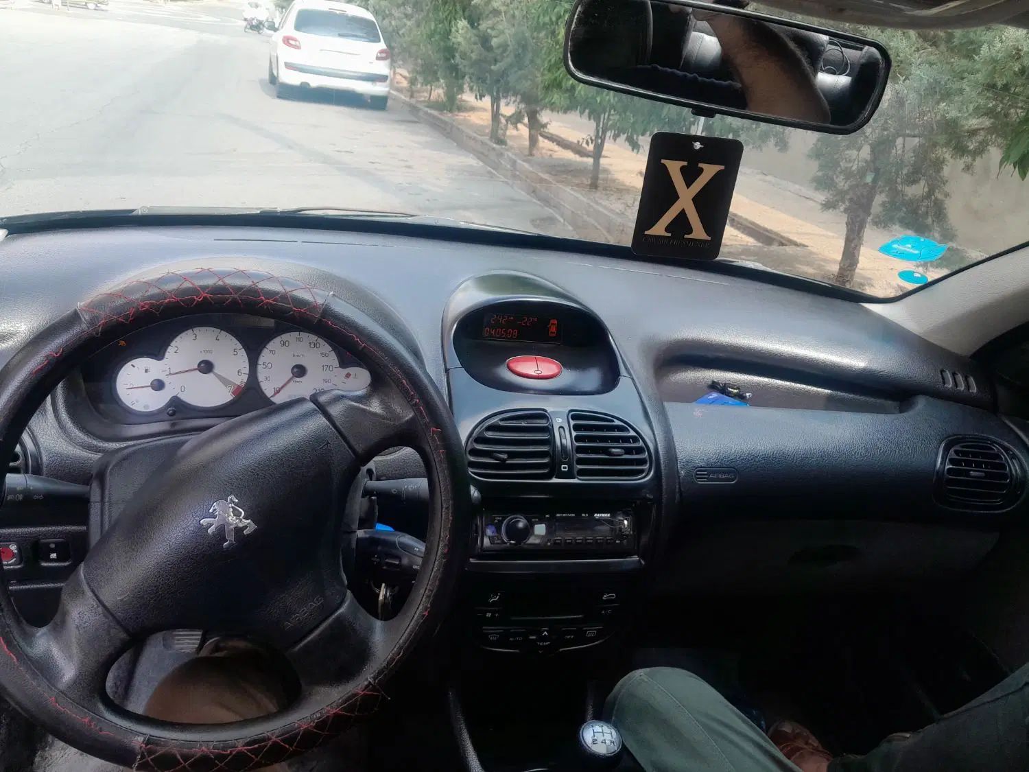 پژو ۲۰۶ صندوق دار v8 - 1393