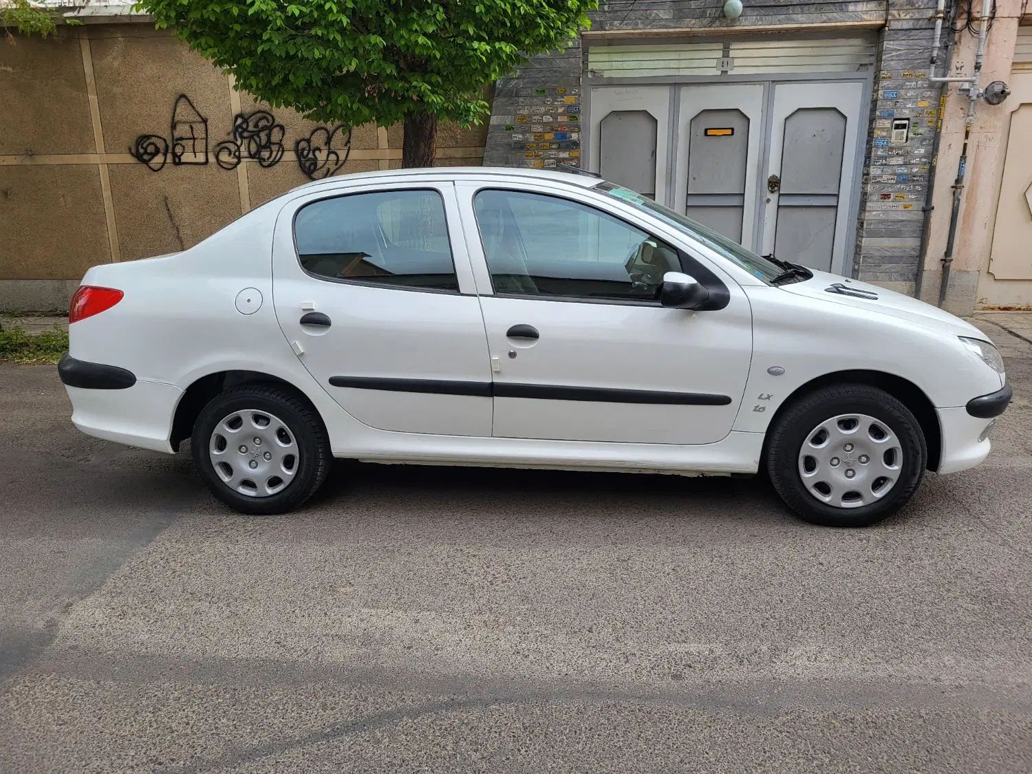 پژو ۲۰۶ صندوق دار v8 - 1393