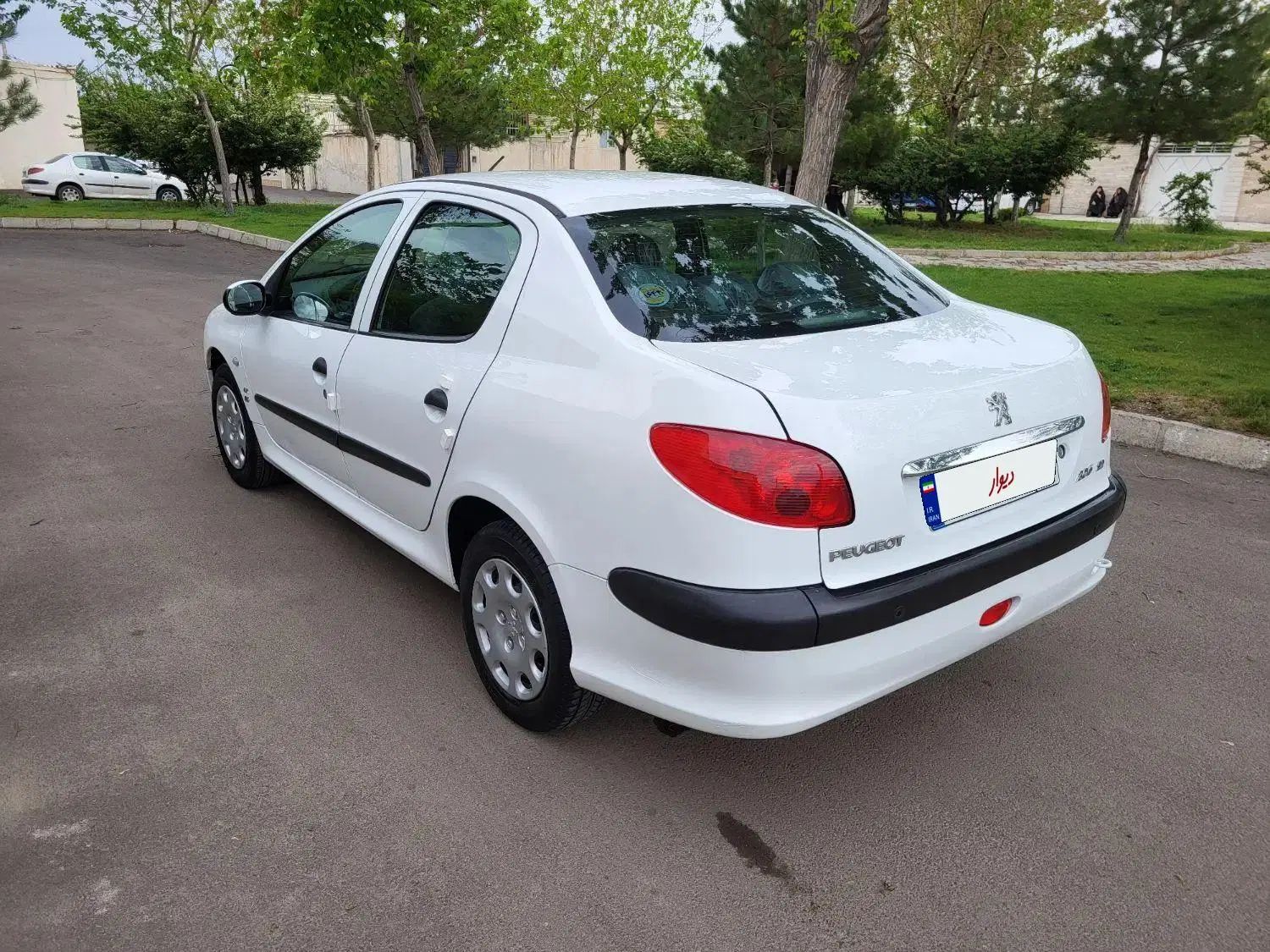 پژو ۲۰۶ صندوق دار v8 - 1393