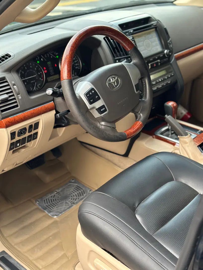تویوتا لندکروز VXR نسل ۵ - 2013