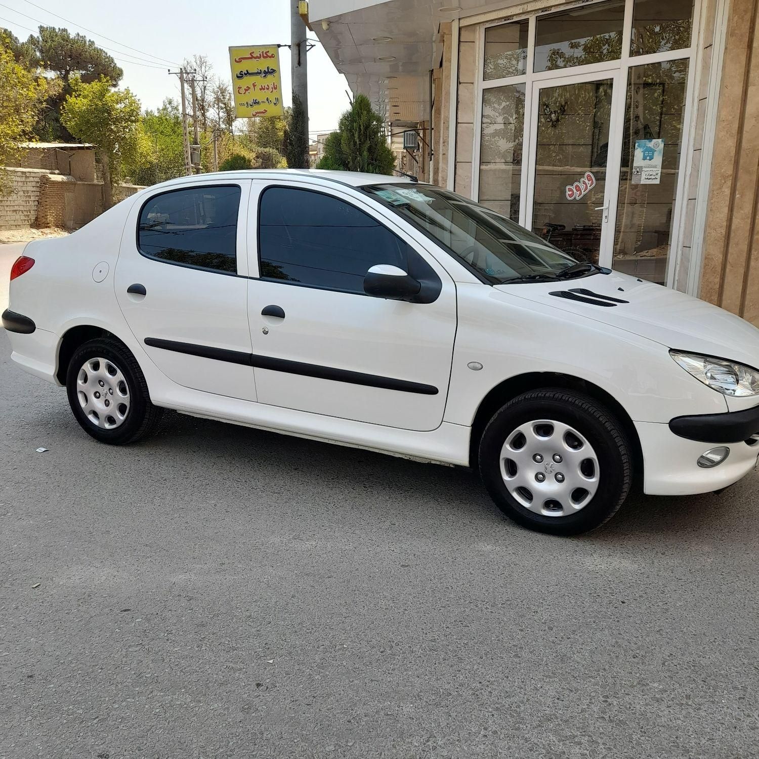 پژو ۲۰۶ صندوق دار v8 - 1395