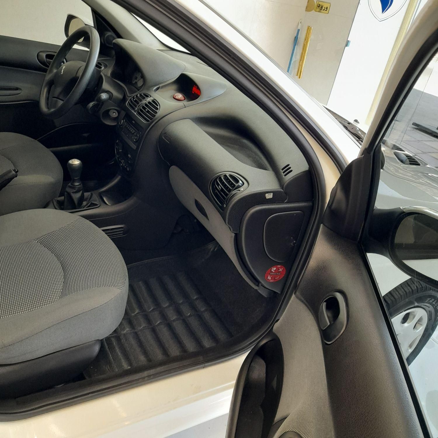 پژو ۲۰۶ صندوق دار v8 - 1395