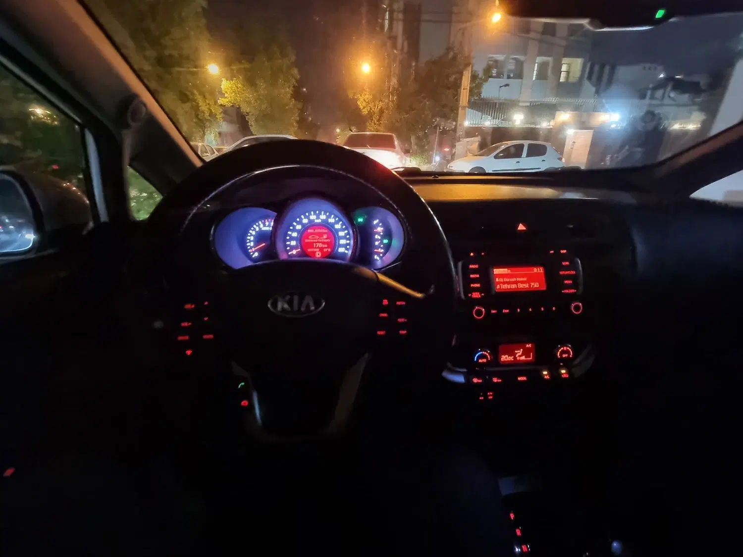کیا ریو هاچ بک فول UB - 2015