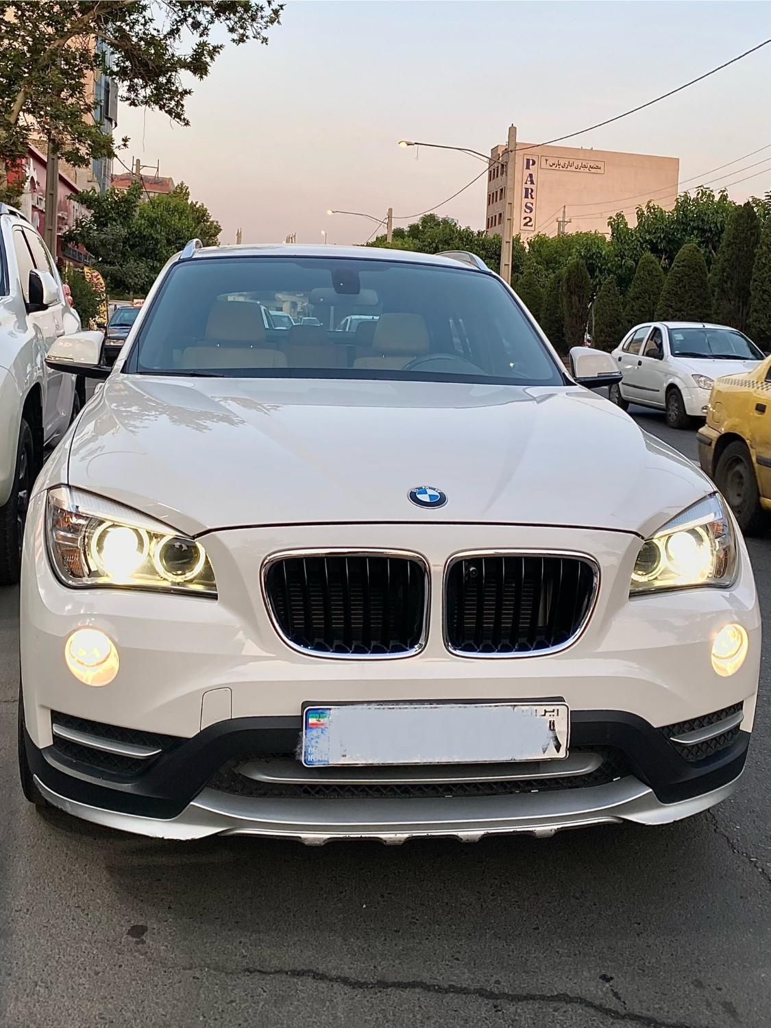 ب ام و X1 18 فول - 2015