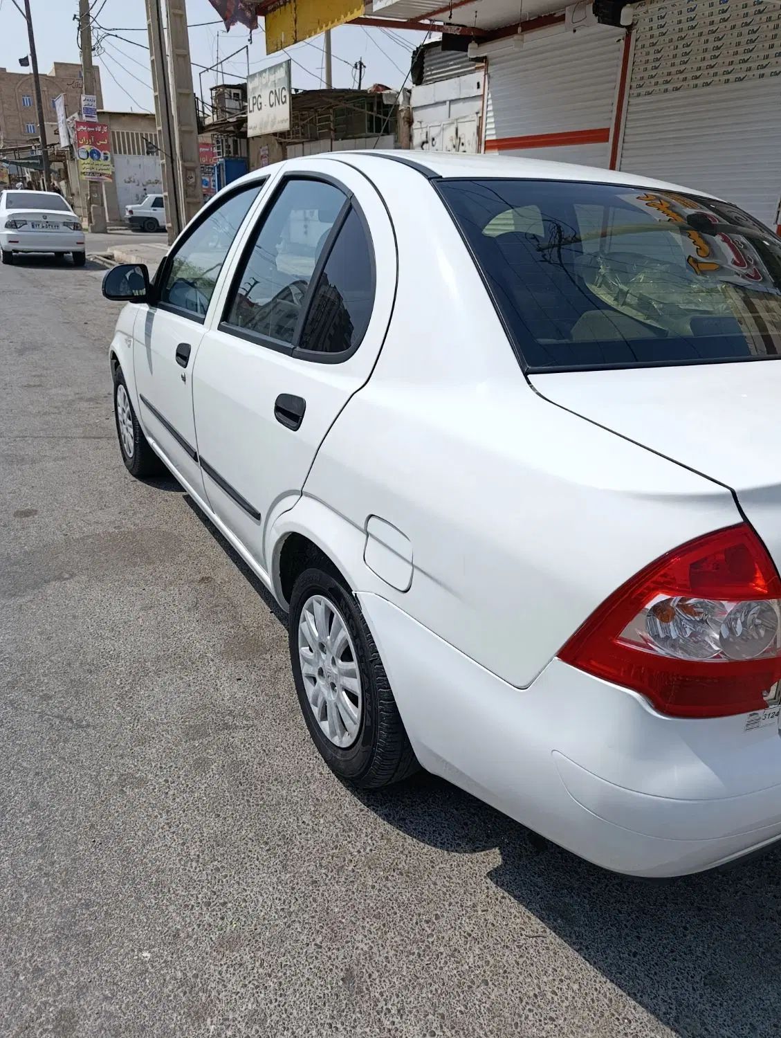 تیبا صندوق دار SX - 1400
