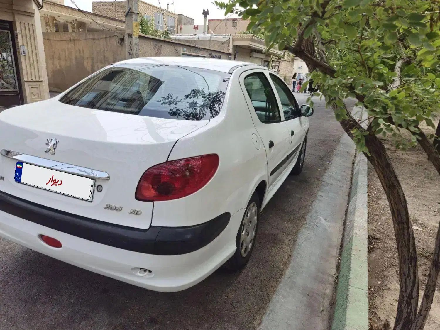 پژو ۲۰۶ صندوق دار v8 - 1397