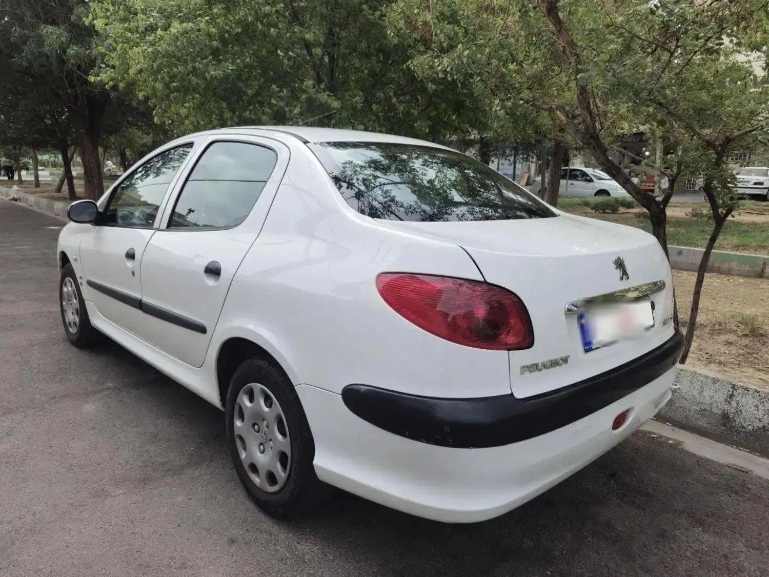 پژو ۲۰۶ صندوق دار v8 - 1397