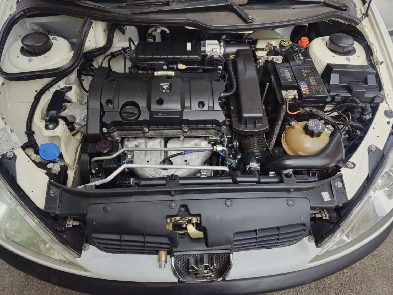 پژو ۲۰۶ صندوق دار v8 - 1397