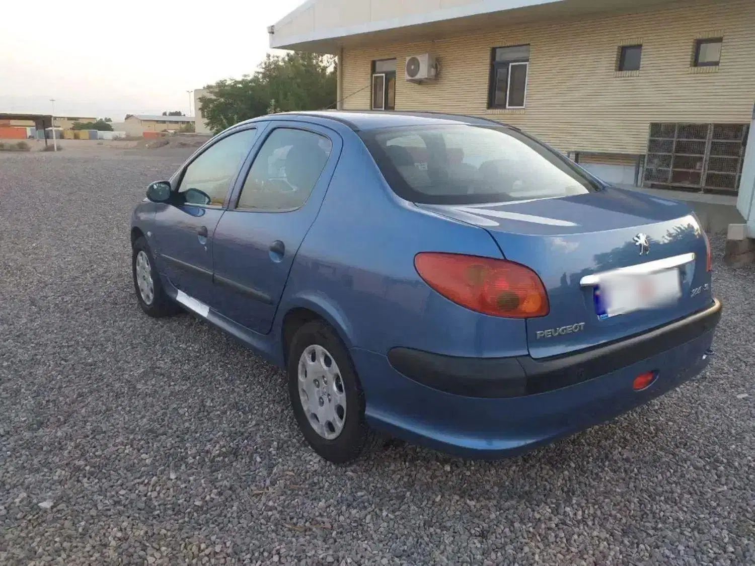 پژو ۲۰۶ صندوق دار v8 - 1393